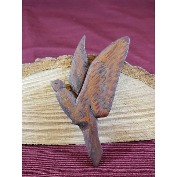 Vintage Unsigned Hand Carved, Hand Painted Wood Bird In Flight Pin/Brooch - Picture 1 of 10